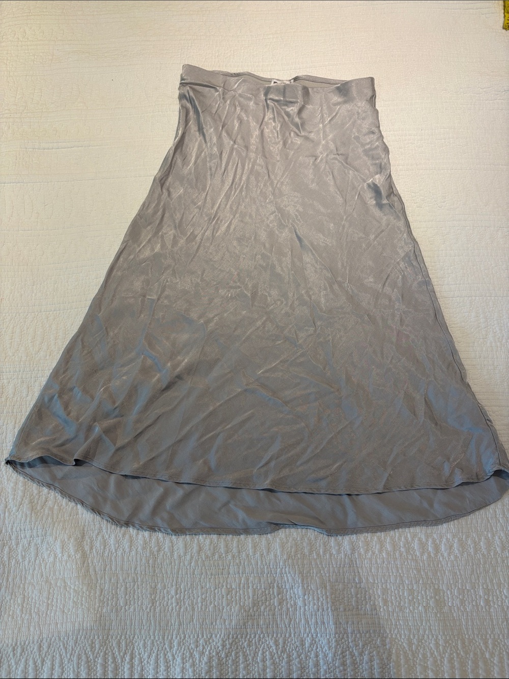 Elegant High-Low Satin Skirt in Light Gray